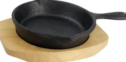 Pannetje gietijzer op plank zwart / naturel D 10 cm